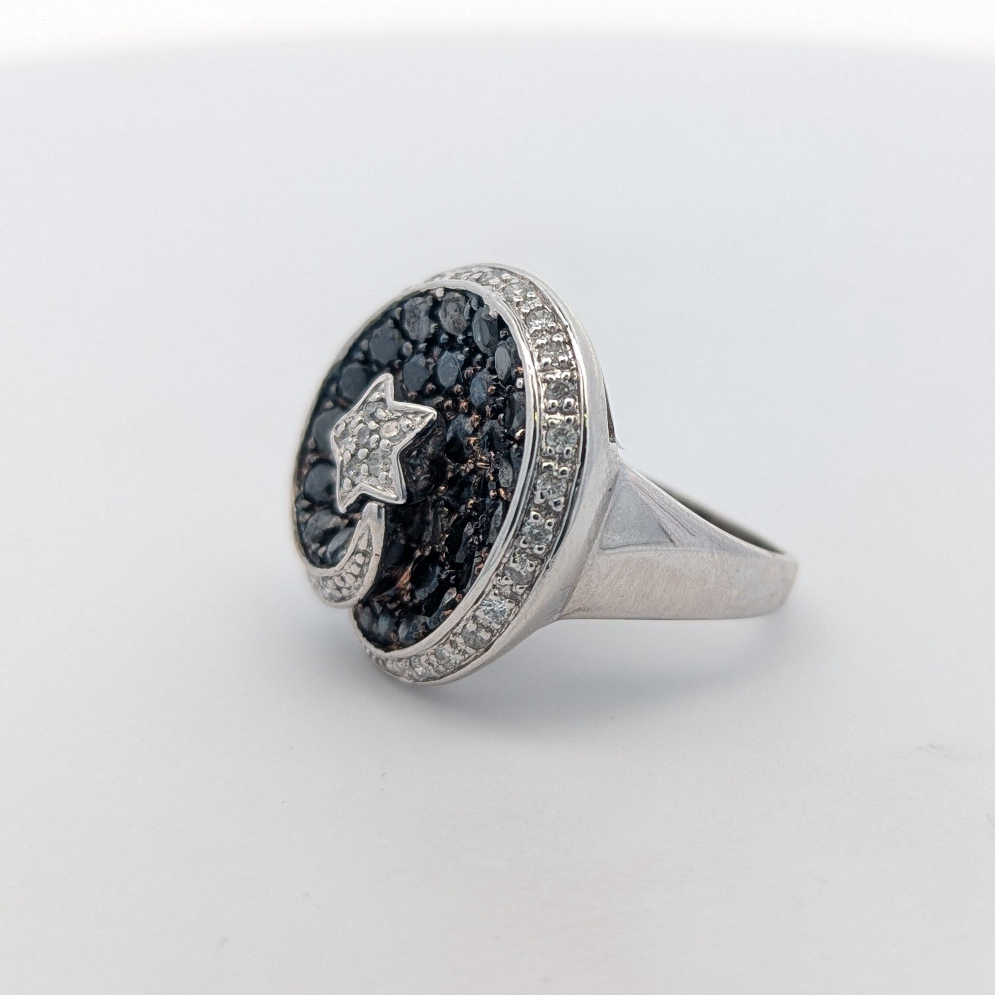 Vintage Black and White Diamond Star Ring