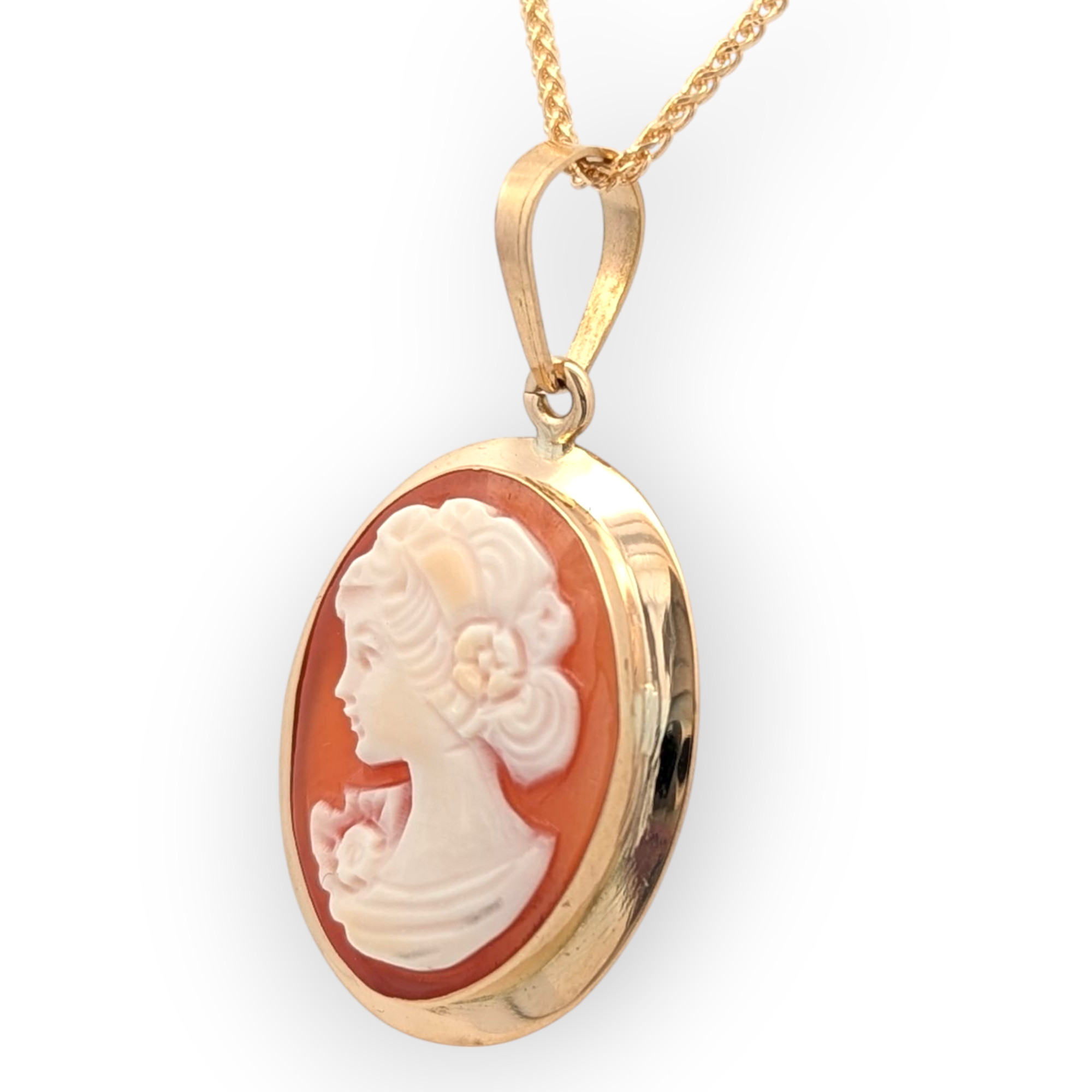 18K Yellow Gold Cameo Pendant