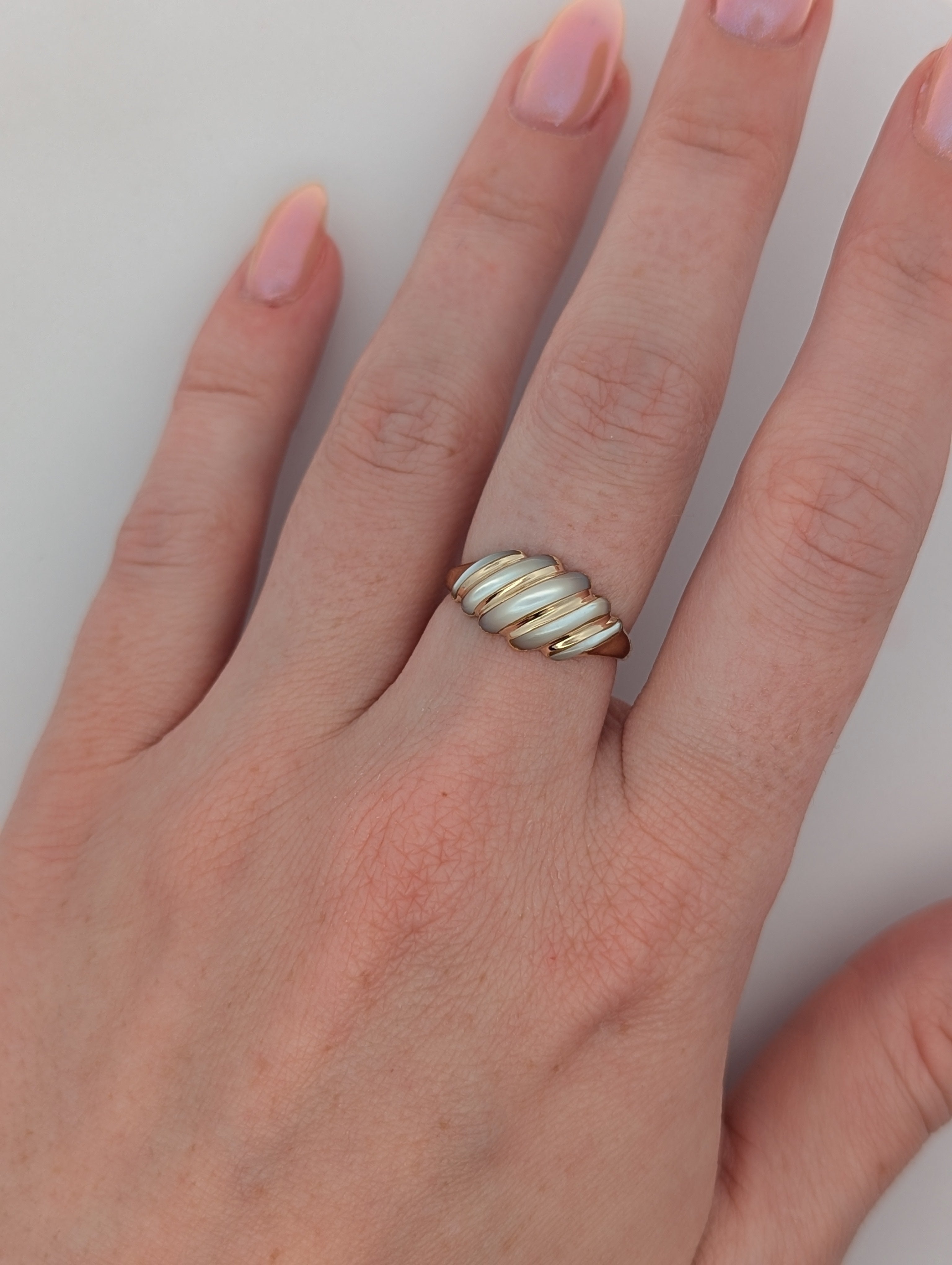 14K Yellow Gold Mother of Pearl Ring