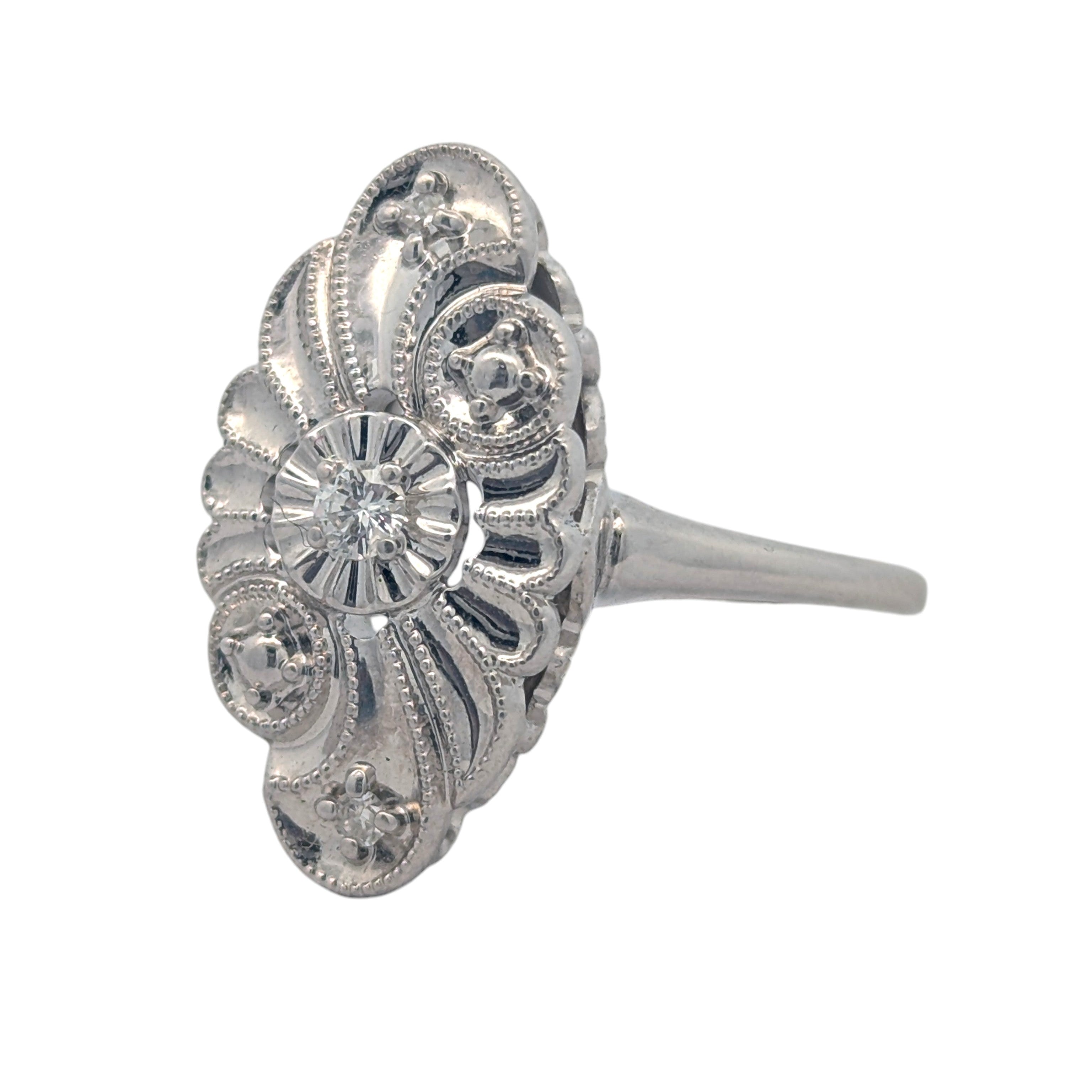 14K White Gold Vintage-Style Oval Ring