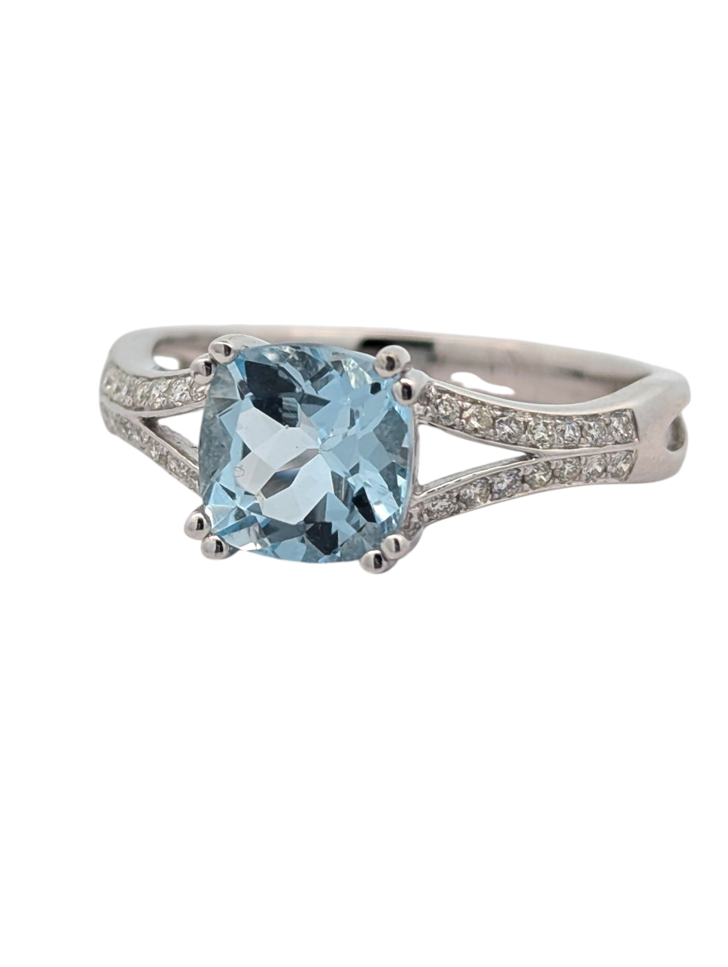 14K White Gold, Diamond, and Aquamarine Ring