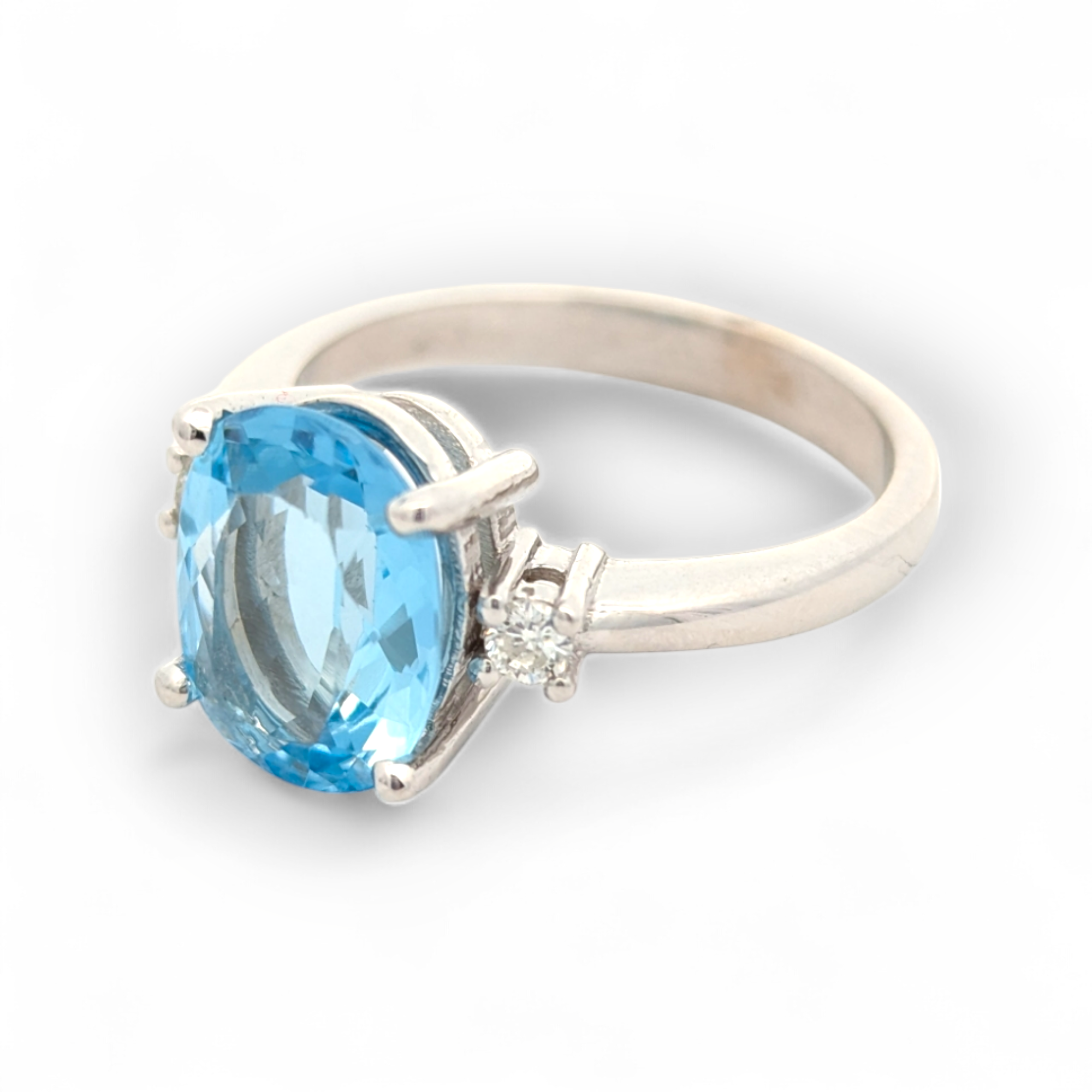 Aquamarine and Diamond Ring in 14K White Gold