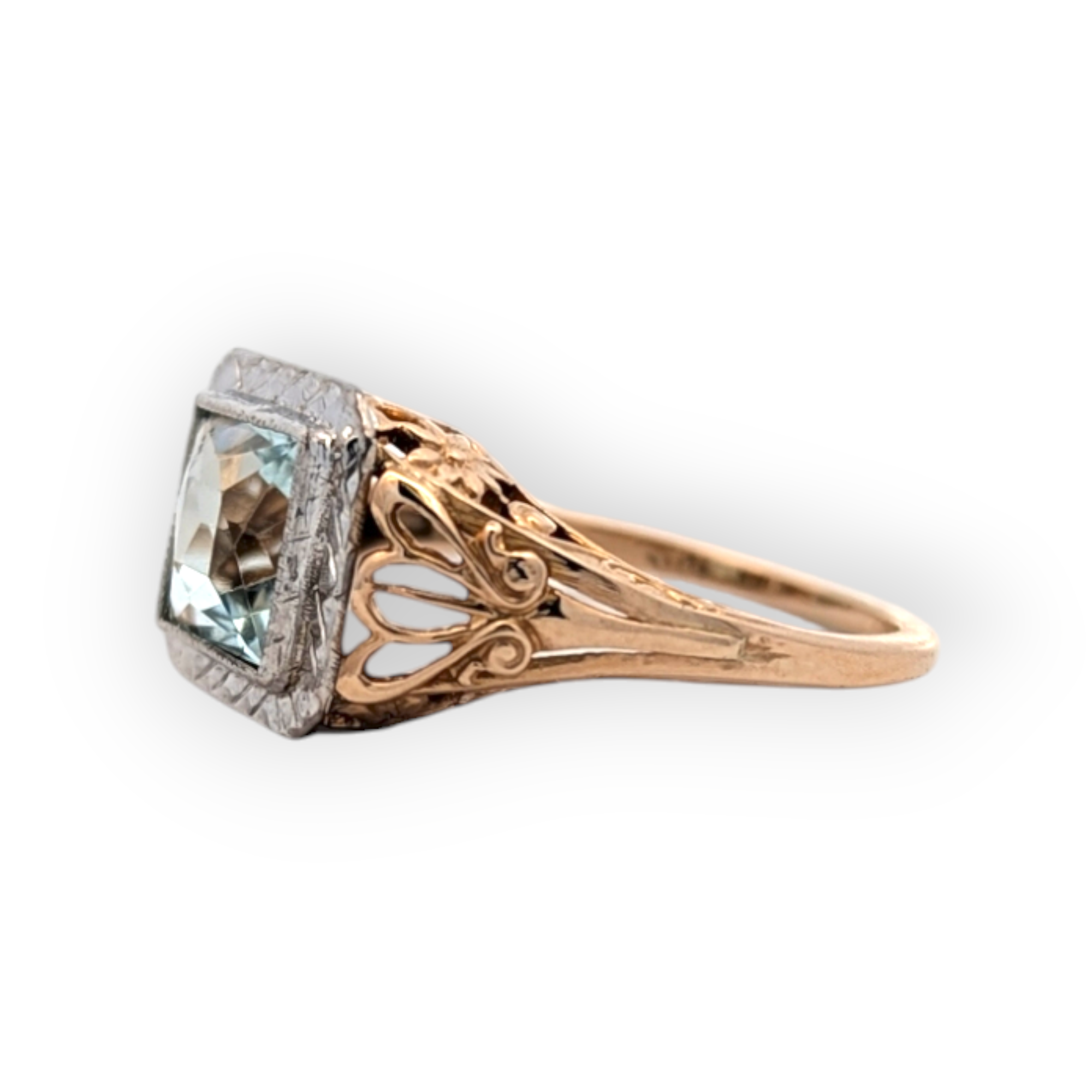 Vintage Filigree Yellow Gold and Aquamarine Ring