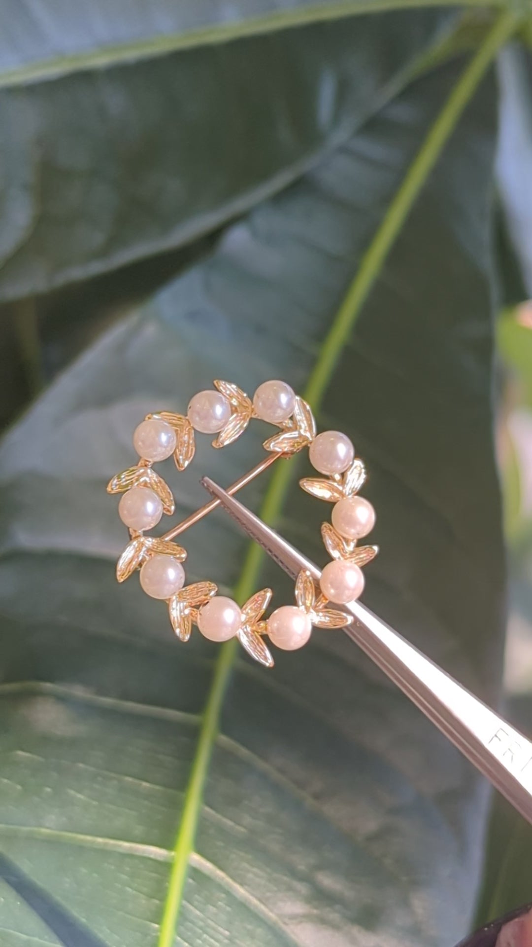 Vintage 14K Yellow Gold and Pearl Pin